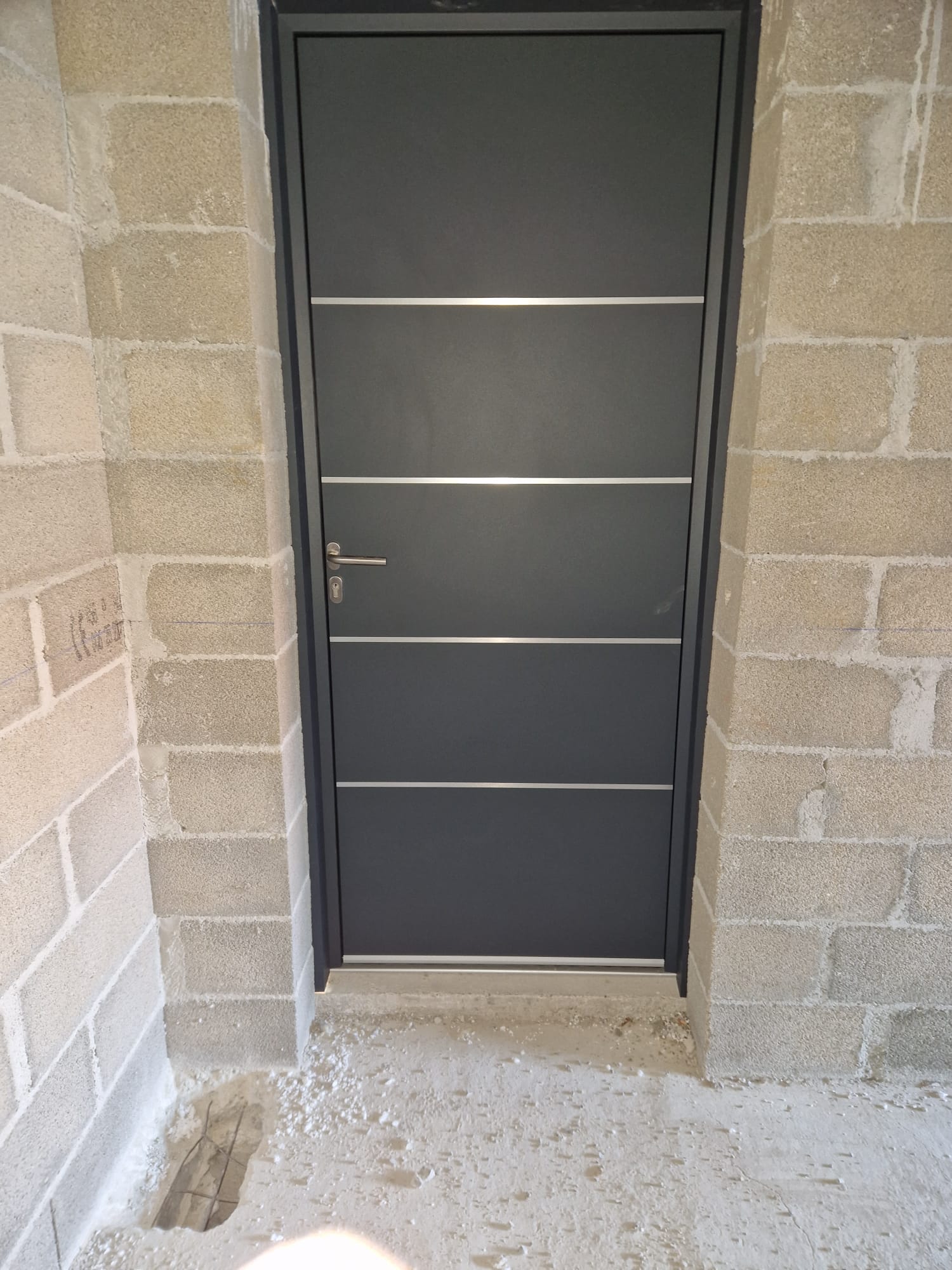 Porte d’entrée aluminium – Fréjus